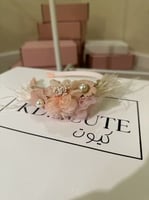 طوق الورد مع الريش