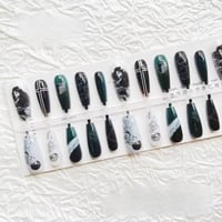 أظافر ليفاي - هجوم العمالقة | attack on titan