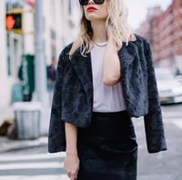 جاكيت قصير من الفرو ناعم وخفيف ،