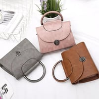 حقيبة يد وكتف من الجلد ، راقيه وجذابة .