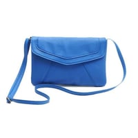 حقيبة من الجلد ، بحجم صغير وتصميم بسيط وأنيق مناسب...