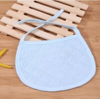 مريلة للرضع ، ناعمه وخفيفة وتتوفر بآلوان زاهيه