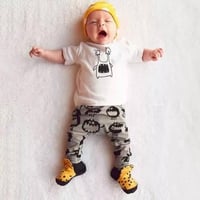 طقم للأطفال برسومات ظريفة ،