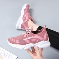 حذاء رياضي بتفاصيل جميلة