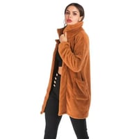 معطف من الفرو ، خفيف وناعم ودافىء ..