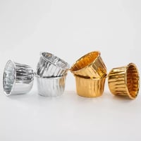 أكواب الكب كيك والحلويات ، بألوان معدنيه جميلة