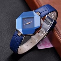 جميلة ، أنيقه ، بسيطة ساعة نسائية جذابة