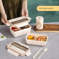 لانش بوكس مع أدوات الأكل