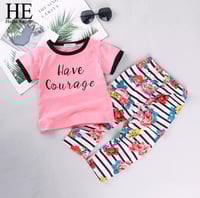 طقم ناعم ومريح للصغيرات .