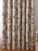 ستارة مشجرة بالأزهار ،