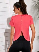 بلوزة رياضي انيقة ومريحة ،