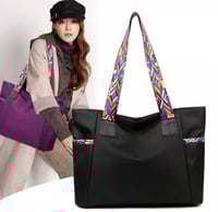 حقيبة انيقة وجذابة بسعة رائعة ،