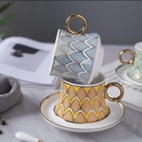 طقم قهوة من السيراميك الفاخر ، بنقوش هندسية رائعه...