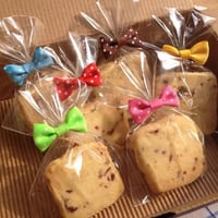 ربطات فيونكات ملونة لتزيين أكياس التوزيعات