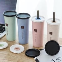 كوب أنيق من البلاستيك ، مع مصاصه و غطائين ،