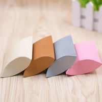 علب ورقية بألوان سادة