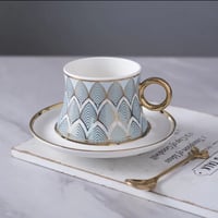 طقم قهوة من السيراميك الفاخر ، بنقوش هندسية رائعه...