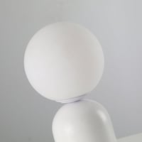 ابجورة طاولة حديد ابيض مع كرة مضيئة