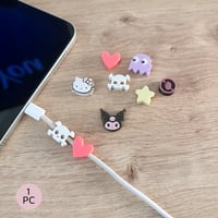 تاق ايموجي لسلك الشاحن