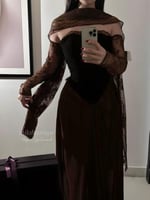 فستان بني دانتيل مع وشاح