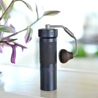 مطحنة قهوة يدوية 1Zpresso ZP6 S – الاحترافية | 48m...