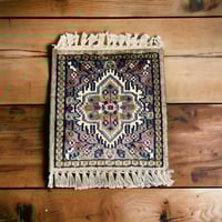 قطعة سجاد كشميري صناعة يدوي 30*30 تقريبا