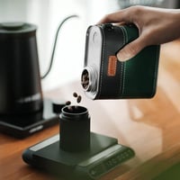 حافظة محكمة للقهوة MHW-3BOMBER بغطاء جلدي ومخرج هو...