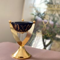 مبخرة فاخرة بتصميم كأس ذهبي