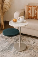 طاولة مع رف مخمل