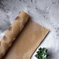 رول شبك لتغليف الهدايا الوان متعددة