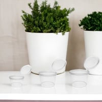 علب صوصات مع غطاء متصل بلاستيك (50 علبة)