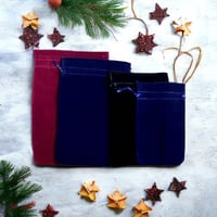 اكياس توزيعات قماش مخمل ( 12 حبة )