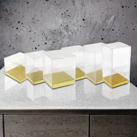 علب هدايا توزيعات شفافة بقاعدة ذهبية ( 12 حبة )