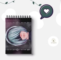 كراسة فتاة باكية