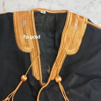 بشت تطريز ذهبي مع الاسم من الخلف