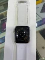 ساعة ابل 6 مقاس 44 لون فضي وابيض مستخدمة نظيييفه ب...