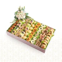 صينية الأفراح مزينة بالورد 100 قطعة معجنات