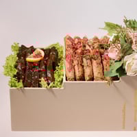 بوكس الفخامة ( صينية مدرجة 12 حبة كبة و 10 حبة جيب...