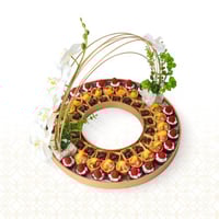 صينية خشب تارت منوع مزينة بالورود 56 قطعة