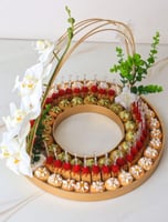 صينية خشب دائريه حلا فرنسي مزينة بالورود 78 قطعة