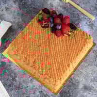 كيكة العسل الشيشانيه بحشوة الكراميل والمغطاه بالتو...