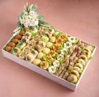 صينية الأفراح مزينة بالورد 65 قطعة معجنات