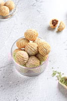 صينية للمناسبات مزينة بالورد 1 كيلو معمول