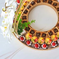 صينية خشب تارت منوع مزينة بالورود 56 قطعة