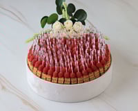 صينية للمناسبات مزينة بالورد كيكة العسل الشيشانيه...