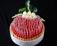 صينية للمناسبات مزينة بالورد كيكة العسل الشيشانيه...