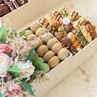 بوكس الفخامة (صينية مدرجة معمول وبيتيفور )