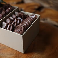 بوكس الفخامة ( صينية مدرجة - 1 كجم شوكولاتة )