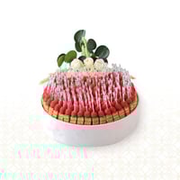 صينية للمناسبات مزينة بالورد كيكة العسل الشيشانيه...