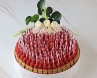 صينية للمناسبات مزينة بالورد كيكة العسل الشيشانيه...